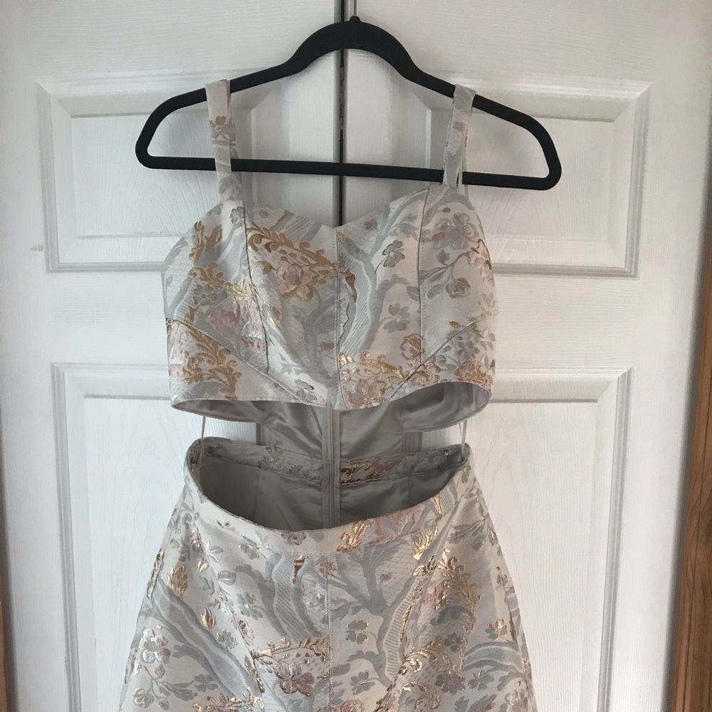 Formal Dress - Picture 2 of 7